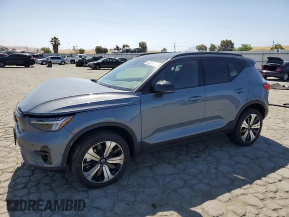 ✅ 2023 Volvo XC40 Plus • VIN: YV4ED3UW7P2039111 • Lot: 60238115. Listed on Copart with 8,459 mi. Free auction sales archive from the USA and detailed vehicle history report at DreamBid. Image 1.