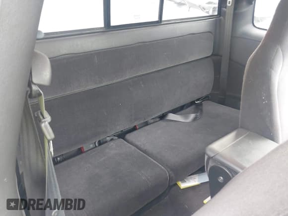 ✅ 2000 Dodge Dakota • VIN: 1B7GL22X8YS774590 • Lot: 42027035. Wystawiony na IAAI z przebiegiem 93 092 mil. Bezpłatny archiwum sprzedaży aukcyjnych z USA i szczegółowy raport historii pojazdu na DreamBid. Zdjęcie 8.