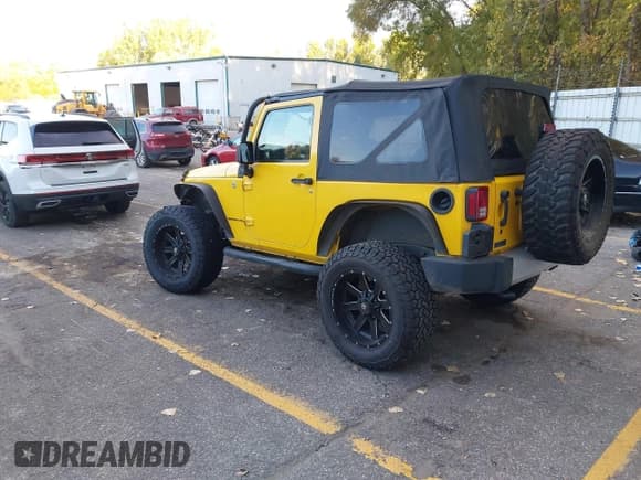 ✅ 2015 Jeep Wrangler Sahara • VIN: 1C4AJWBG0FL737947 • Лот: 43406817. Опубликован ранее на IAAI с пробегом 80 532 миль. Бесплатный доступ к архиву аукционных продаж из США и подробный отчёт об истории автомобиля на DreamBid. Изображение 3.