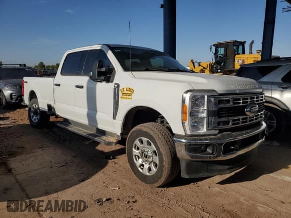 ✅ 2023 Ford F-250 XL • VIN: 1FT7W2BN7PED35643 • Lot: 51082815. Wystawiony na Copart z przebiegiem 58 614 mil. Bezpłatny archiwum sprzedaży aukcyjnych z USA i szczegółowy raport historii pojazdu na DreamBid. Zdjęcie 4.