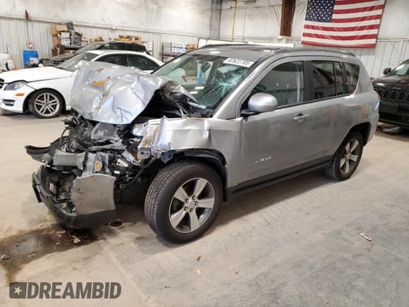 ✅ 2016 Jeep Compass Latitude • VIN: 1C4NJDEB4GD802395 • Лот: 82622705. Опубликован ранее на Copart с пробегом Не указан. Бесплатный доступ к архиву аукционных продаж из США и подробный отчёт об истории автомобиля на DreamBid. Изображение 1.