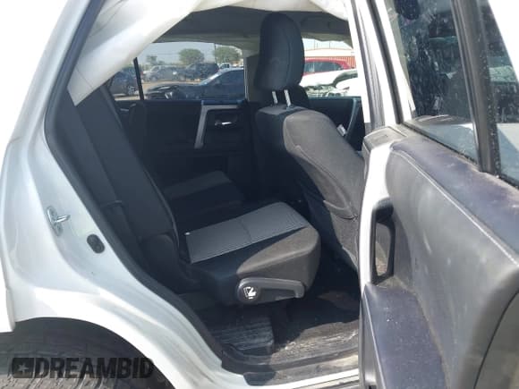 ✅ 2023 Toyota 4Runner SR5 • VIN: JTEMU5JR0P6128872 • Lot: 41908503. Wystawiony na IAAI z przebiegiem 47 867 mil. Bezpłatny archiwum sprzedaży aukcyjnych z USA i szczegółowy raport historii pojazdu na DreamBid. Zdjęcie 8.