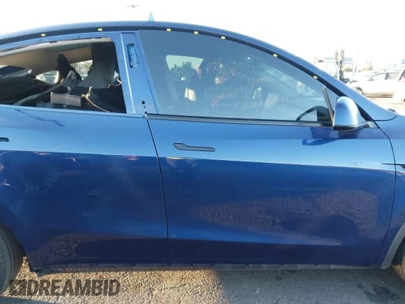 ✅ 2023 Tesla Model Y Long Range • VIN: 7SAYGDEE0PF929050 • Lot: 43544847. Listed on IAAI with 41,002 mi. Free auction sales archive from the USA and detailed vehicle history report at DreamBid. Image 14.