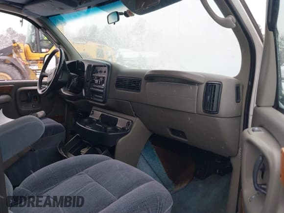 ✅ 1999 GMC Savana Cargo YF7 • VIN: 1GDFG15R4X1086271 • Lot: 41627810. Listed on IAAI with 199,098 mi. Free auction sales archive from the USA and detailed vehicle history report at DreamBid. Image 5.