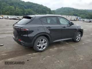 2024 Dodge Hornet R/T z VIN ZACPDFCW8R3A35230, wystawiony jako Copart lot #67230405 z przebiegiem 24 120 mil mil oraz Nie do naprawy • Non repairable. Historia ofert i sprzedaży dostępna na DreamBid. Obrazek 3.