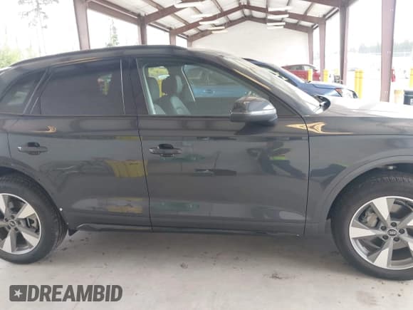✅ 2025 Audi Q5 Premium • VIN: WA1ABAFY9S2045618 • Lot: 42279469. Listed on IAAI with 3,024 mi. Free auction sales archive from the USA and detailed vehicle history report at DreamBid. Image 14.