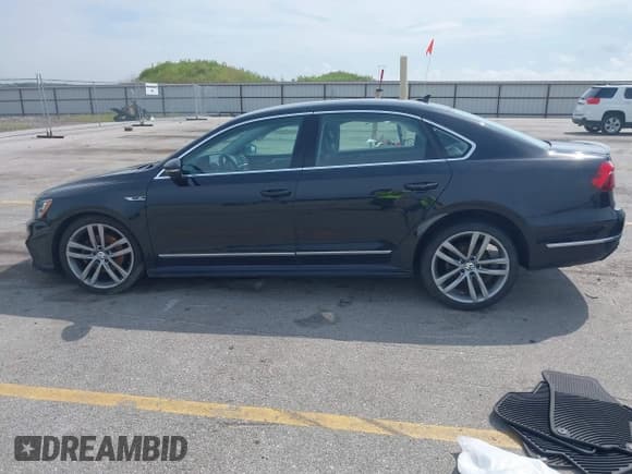 ✅ 2017 Volkswagen Passat R-Line • VIN: 1VWDT7A32HC075283 • Лот: 42961920. Опубликован ранее на IAAI с пробегом 119 372 миль. Бесплатный доступ к архиву аукционных продаж из США и подробный отчёт об истории автомобиля на DreamBid. Изображение 14.