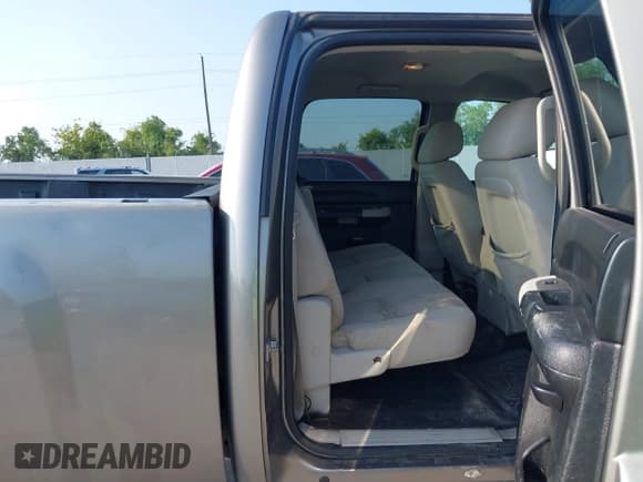✅ 2014 Chevrolet Silverado 2500HD LT • VIN: 1GC1CXEG2EF157527 • Lot: 43209361. Listed on IAAI with 193,310 mi. Free auction sales archive from the USA and detailed vehicle history report at DreamBid. Image 8.