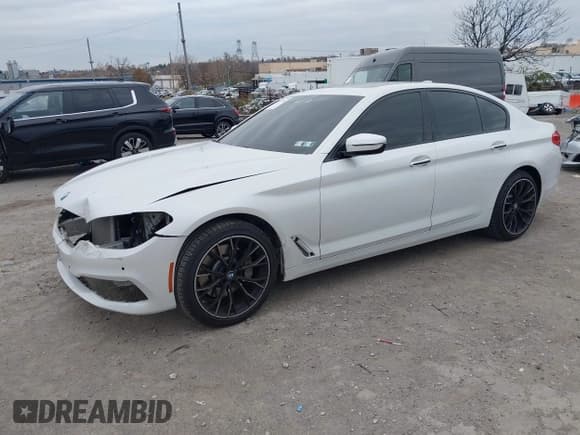 ✅ 2018 BMW 5 Series 530i xDrive • VIN: WBAJA7C55JWC75170 • Lot: 43674781. Wystawiony na IAAI z przebiegiem 62 025 mil. Bezpłatny archiwum sprzedaży aukcyjnych z USA i szczegółowy raport historii pojazdu na DreamBid. Zdjęcie 2.