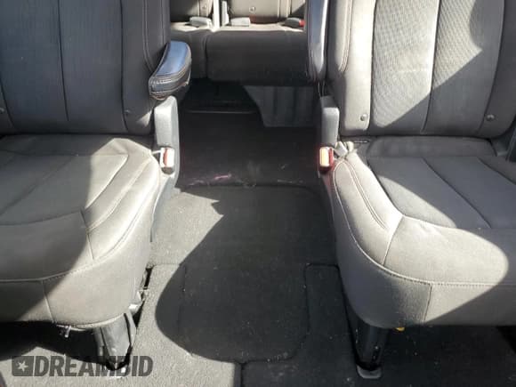 ✅ 2017 Chrysler Pacifica Touring • VIN: 2C4RC1DG7HR677950 • Lot: 89683765. Listed on Copart with 116,813 mi. Free auction sales archive from the USA and detailed vehicle history report at DreamBid. Image 10.