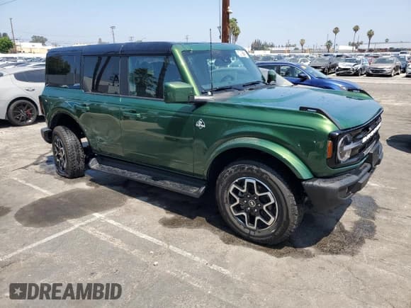 ✅ 2025 Ford Bronco Outer Banks • VIN: 1FMDE8BH2SLA65272 • Lot: 64901715. Wystawiony na Copart z przebiegiem 6 137 mil. Bezpłatny archiwum sprzedaży aukcyjnych z USA i szczegółowy raport historii pojazdu na DreamBid. Zdjęcie 4.