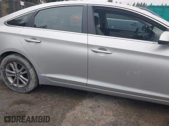 ✅ 2016 Hyundai Sonata SE • VIN: 5NPE24AFXGH357001 • Лот: 43565076. Опубликован ранее на IAAI с пробегом 257 608 миль. Бесплатный доступ к архиву аукционных продаж из США и подробный отчёт об истории автомобиля на DreamBid. Изображение 15.