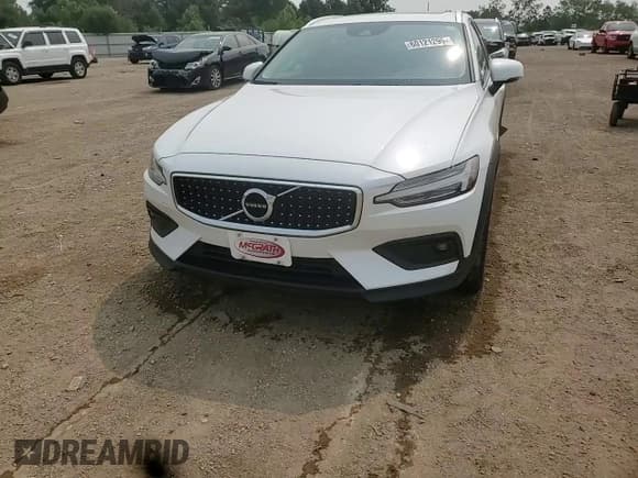 ✅ 2021 Volvo V60 • VIN: YV4102WK7M1068799 • Lot: 60121295. Wystawiony na Copart z przebiegiem 68 590 mil. Bezpłatny archiwum sprzedaży aukcyjnych z USA i szczegółowy raport historii pojazdu na DreamBid. Zdjęcie 14.