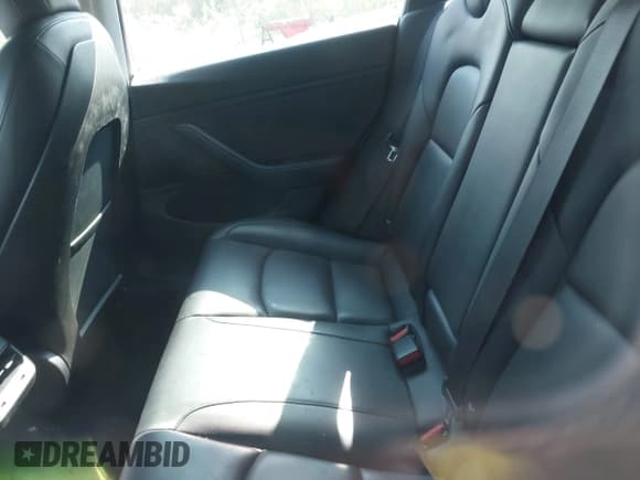 ✅ 2018 Tesla Model 3 Long Range Battery • VIN: 5YJ3E1EAXJF025089 • Lot: 43276582. Wystawiony na IAAI z przebiegiem Nie podano. Bezpłatny archiwum sprzedaży aukcyjnych z USA i szczegółowy raport historii pojazdu na DreamBid. Zdjęcie 8.