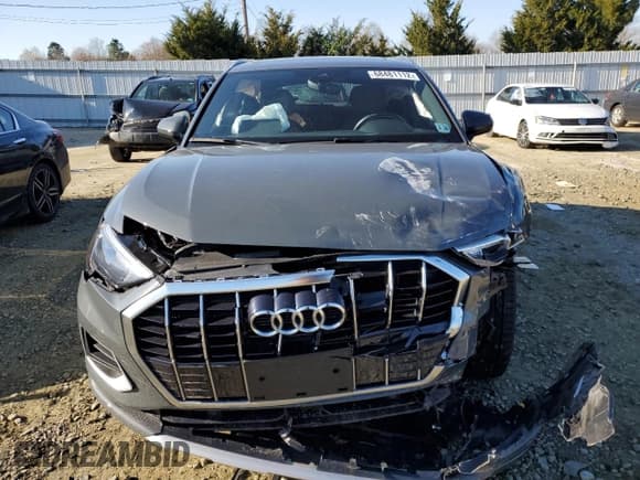 ✅ 2020 Audi Q3 Premium • VIN: WA1AECF3XL1106358 • Lot: 68481112. Wystawiony na Copart z przebiegiem 33 679 mil. Bezpłatny archiwum sprzedaży aukcyjnych z USA i szczegółowy raport historii pojazdu na DreamBid. Zdjęcie 5.
