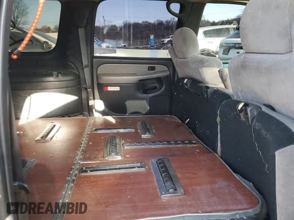 ✅ 2001 Chevrolet Suburban LS • VIN: 3GNFK16T21G162731 • Лот: 83425394. Опубликован ранее на Copart с пробегом 231 377 миль. Бесплатный доступ к архиву аукционных продаж из США и подробный отчёт об истории автомобиля на DreamBid. Изображение 11.