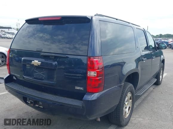 ✅ 2008 Chevrolet Suburban LTZ • VIN: 3GNFK16388G176479 • Lot: 42707009. Wystawiony na IAAI z przebiegiem 236 064 mil. Bezpłatny archiwum sprzedaży aukcyjnych z USA i szczegółowy raport historii pojazdu na DreamBid. Zdjęcie 4.