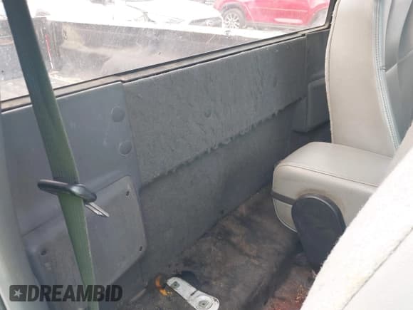 ✅ 2009 Ford Ranger XL • VIN: 1FTYR10DX9PA31472 • Lot: 43748642. Wystawiony na IAAI z przebiegiem 112 362 mil. Bezpłatny archiwum sprzedaży aukcyjnych z USA i szczegółowy raport historii pojazdu na DreamBid. Zdjęcie 8.