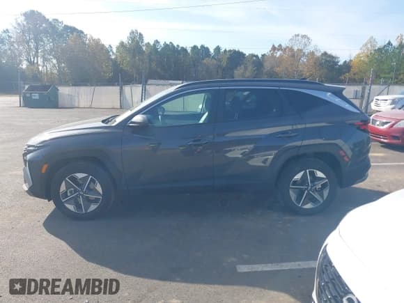 ✅ 2025 Hyundai Tucson SEL • VIN: 5NMJBCDE7SH517837 • Lot: 43666020. Wystawiony na IAAI z przebiegiem 24 077 mil. Bezpłatny archiwum sprzedaży aukcyjnych z USA i szczegółowy raport historii pojazdu na DreamBid. Zdjęcie 14.