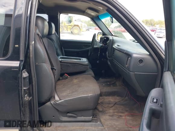 ✅ 2000 Chevrolet Silverado 1500 • VIN: 1GCEK19V8YE364816 • Lot: 43410219. Wystawiony na IAAI z przebiegiem 199 597 mil. Bezpłatny archiwum sprzedaży aukcyjnych z USA i szczegółowy raport historii pojazdu na DreamBid. Zdjęcie 5.