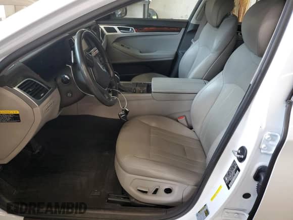 2016 Hyundai Genesis 3.8L z VIN KMHGN4JE7GU132916, wystawiony jako Copart lot #75398344 z przebiegiem 88 018 mil mil oraz Szkoda całkowita • Salvage title. Historia ofert i sprzedaży dostępna na DreamBid. Obrazek 7.