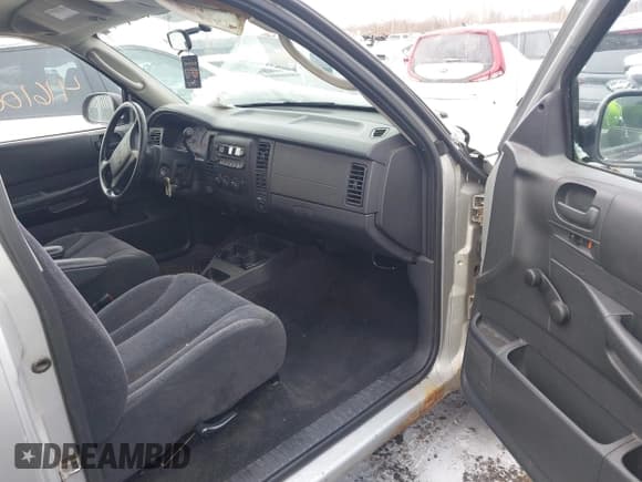 ✅ 2004 Dodge Dakota • VIN: 1D7HG12K54S730036 • Lot: 41610094. Wystawiony na IAAI z przebiegiem 103 072 mil. Bezpłatny archiwum sprzedaży aukcyjnych z USA i szczegółowy raport historii pojazdu na DreamBid. Zdjęcie 5.