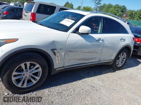 ✅ 2015 Infiniti QX70 • VIN: JN8CS1MU3FM381682 • Lot: 43160141. Listed on IAAI with 142,404 mi. Free auction sales archive from the USA and detailed vehicle history report at DreamBid. Image 6.