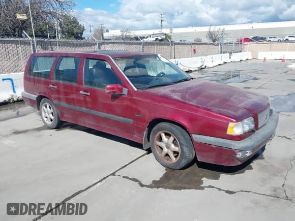 ✅ 1997 Volvo V70 GLT • VIN: YV1LW5647V2283618 • Лот: 41715149. Опубликован ранее на IAAI с пробегом 209 307 миль. Бесплатный доступ к архиву аукционных продаж из США и подробный отчёт об истории автомобиля на DreamBid. Изображение 1.