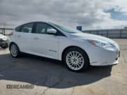 ✅ 2015 Ford Focus Electric • VIN: 1FADP3R41FL358550 • Lot: 90351605. Wystawiony na Copart z przebiegiem 69 974 mil. Bezpłatny archiwum sprzedaży aukcyjnych z USA i szczegółowy raport historii pojazdu na DreamBid. Zdjęcie 4.