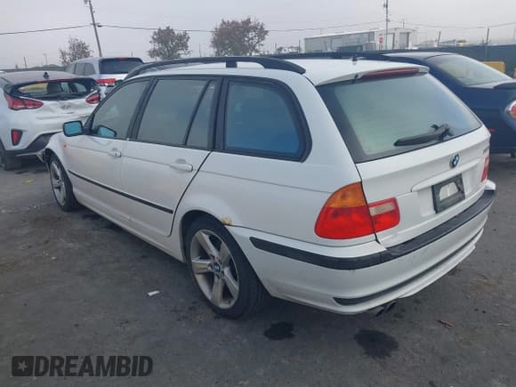 ✅ 2002 BMW 3 Series 325xi • VIN: WBAEP33422PF01368 • Lot: 43811319. Listed on IAAI with 170,000 mi. Free auction sales archive from the USA and detailed vehicle history report at DreamBid. Image 3.