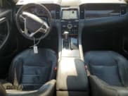 ✅ 2017 Ford Taurus Limited • VIN: 1FAHP2F88HG105174 • Lot: 81579655. Wystawiony na Copart z przebiegiem 109 598 mil. Bezpłatny archiwum sprzedaży aukcyjnych z USA i szczegółowy raport historii pojazdu na DreamBid. Zdjęcie 8.