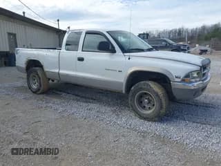 ✅ 1997 Dodge Dakota • VIN: 1B7GG23X0VS136400 • Lot: 41642514. Wystawiony na IAAI z przebiegiem 223 696 mil. Bezpłatny archiwum sprzedaży aukcyjnych z USA i szczegółowy raport historii pojazdu na DreamBid. Zdjęcie 1.
