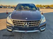 ✅ 2013 Mercedes-Benz M 350 • VIN: 4JGDA2EB9DA161513 • Lot: 96277595. Wystawiony na Copart z przebiegiem 123 284 mil. Bezpłatny archiwum sprzedaży aukcyjnych z USA i szczegółowy raport historii pojazdu na DreamBid. Zdjęcie 5.