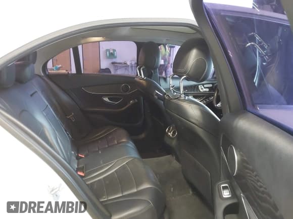 ✅ 2016 Mercedes-Benz C 300 • VIN: 55SWF4JB4GU119115 • Lot: 42258426. Wystawiony na IAAI z przebiegiem 88 765 mil. Bezpłatny archiwum sprzedaży aukcyjnych z USA i szczegółowy raport historii pojazdu na DreamBid. Zdjęcie 8.