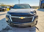 ✅ 2023 Chevrolet Traverse LS • VIN: 1GNERFKW0PJ319698 • Lot: 85741975. Wystawiony na Copart z przebiegiem 42 554 mil. Bezpłatny archiwum sprzedaży aukcyjnych z USA i szczegółowy raport historii pojazdu na DreamBid. Zdjęcie 5.