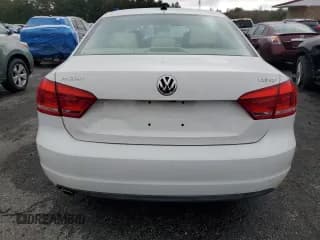 ✅ 2014 Volkswagen Passat SE • VIN: 1VWBT7A30EC031575 • Lot: 86528225. Wystawiony na Copart z przebiegiem 80 056 mil. Bezpłatny archiwum sprzedaży aukcyjnych z USA i szczegółowy raport historii pojazdu na DreamBid. Zdjęcie 6.