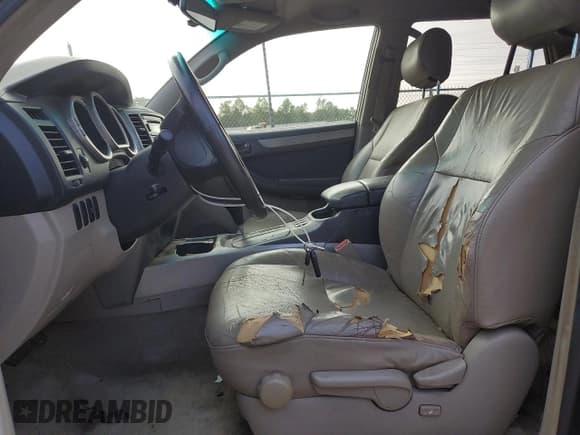 ✅ 2004 Toyota 4Runner SR5 • VIN: JTEZU14R240019032 • Lot: 71954845. Wystawiony na Copart z przebiegiem 197 490 mil. Bezpłatny archiwum sprzedaży aukcyjnych z USA i szczegółowy raport historii pojazdu na DreamBid. Zdjęcie 7.