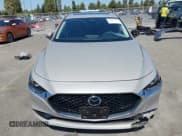 ✅ 2025 Mazda 3 S Preferred • VIN: JM1BPACM8S1777631 • Lot: 43062733. Wystawiony na IAAI z przebiegiem 7 507 mil. Bezpłatny archiwum sprzedaży aukcyjnych z USA i szczegółowy raport historii pojazdu na DreamBid. Zdjęcie 13.