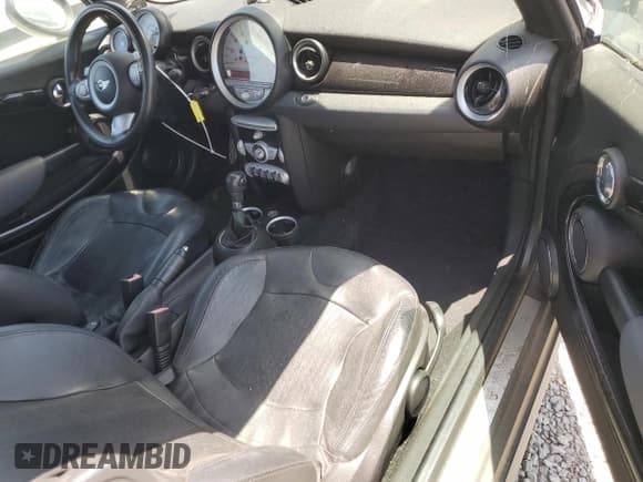 ✅ 2010 MINI Convertible S • VIN: WMWMS3C55ATY08412 • Лот: 61955575. Опубликован ранее на Copart с пробегом 74 271 миль. Бесплатный доступ к архиву аукционных продаж из США и подробный отчёт об истории автомобиля на DreamBid. Изображение 8.