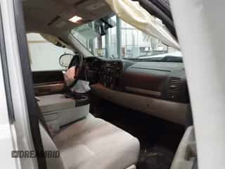 2008 Chevrolet Silverado 1500 LS z VIN 2GCEK13C881337592, wystawiony jako IAAI lot #43280801 z przebiegiem 109 047 mil mil oraz . Historia ofert i sprzedaży dostępna na DreamBid. Obrazek 5.