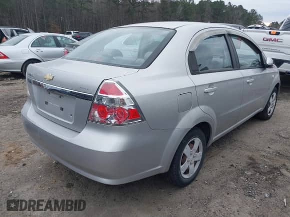 2008 Chevrolet Aveo LS z VIN KL1TD566X8B151512, wystawiony jako IAAI lot #41364928 z przebiegiem 67 477 mil mil oraz . Historia ofert i sprzedaży dostępna na DreamBid. Obrazek 4.