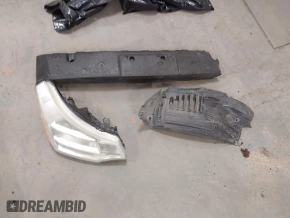 ✅ 2014 Toyota Tacoma • VIN: 3TMLU4EN5EM158285 • Lot: 42583384. Listed on IAAI with 11,353 mi. Free auction sales archive from the USA and detailed vehicle history report at DreamBid. Image 12.