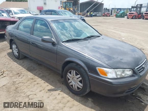 ✅ 2000 Toyota Camry LE • VIN: 4T1BG22K1YU735987 • Lot: 42382141. Wystawiony na IAAI z przebiegiem 111 573 mil. Bezpłatny archiwum sprzedaży aukcyjnych z USA i szczegółowy raport historii pojazdu na DreamBid. Zdjęcie 1.