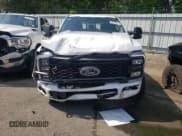 ✅ 2023 Ford F-250 XL • VIN: 1FT8W2BA1PEC84139 • Lot: 60318375. Wystawiony na Copart z przebiegiem 23 592 mil. Bezpłatny archiwum sprzedaży aukcyjnych z USA i szczegółowy raport historii pojazdu na DreamBid. Zdjęcie 5.