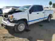 2023 Chevrolet Silverado 1500 Work Truck z VIN 1GCRDAEKXPZ105968, wystawiony jako Copart lot #84625805 z przebiegiem 14 054 mil mil oraz Szkoda całkowita • Salvage title. Historia ofert i sprzedaży dostępna na DreamBid. Obrazek 1.