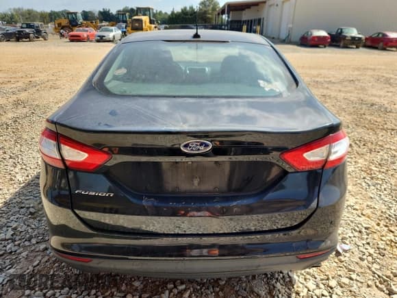 ✅ 2015 Ford Fusion S • VIN: 3FA6P0G77FR149061 • Lot: 82113165. Wystawiony na Copart z przebiegiem 149 025 mil. Bezpłatny archiwum sprzedaży aukcyjnych z USA i szczegółowy raport historii pojazdu na DreamBid. Zdjęcie 6.
