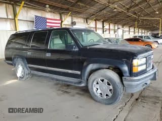 ✅ 1999 GMC Suburban • VIN: 3GKFK16R2XG524325 • Lot: 81068745. Wystawiony na Copart z przebiegiem 193 938 mil. Bezpłatny archiwum sprzedaży aukcyjnych z USA i szczegółowy raport historii pojazdu na DreamBid. Zdjęcie 4.