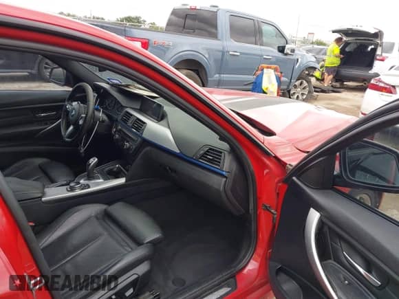 2014 BMW 3 Series 328i z VIN WBA3A5G58ENP27578, wystawiony jako IAAI lot #43282270 z przebiegiem 193 494 mil mil oraz . Historia ofert i sprzedaży dostępna na DreamBid. Obrazek 5.