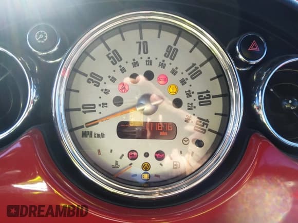 ✅ 2005 MINI Convertible S • VIN: WMWRH33525TF84190 • Lot: 43441692. Wystawiony na IAAI z przebiegiem 111 876 mil. Bezpłatny archiwum sprzedaży aukcyjnych z USA i szczegółowy raport historii pojazdu na DreamBid. Zdjęcie 12.