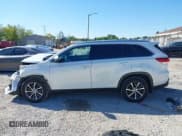 ✅ 2019 Toyota Highlander SE • VIN: 5TDJZRFH7KS563381 • Лот: 43080665. Опубликован ранее на IAAI с пробегом 129 574 миль. Бесплатный доступ к архиву аукционных продаж из США и подробный отчёт об истории автомобиля на DreamBid. Изображение 14.